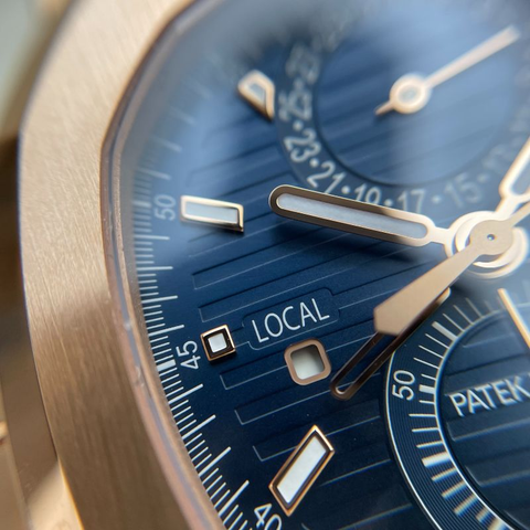 Patek Philippe Nautilus 5990/1R Travel Time Chronograph blaues Zifferblatt Roségold