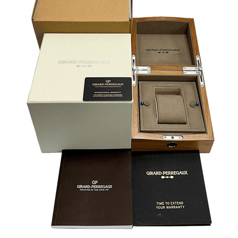 Girard Perregaux Laureato Chronograph 42mm -Full Set -2019